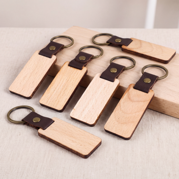 Houten sleutelhanger met leer